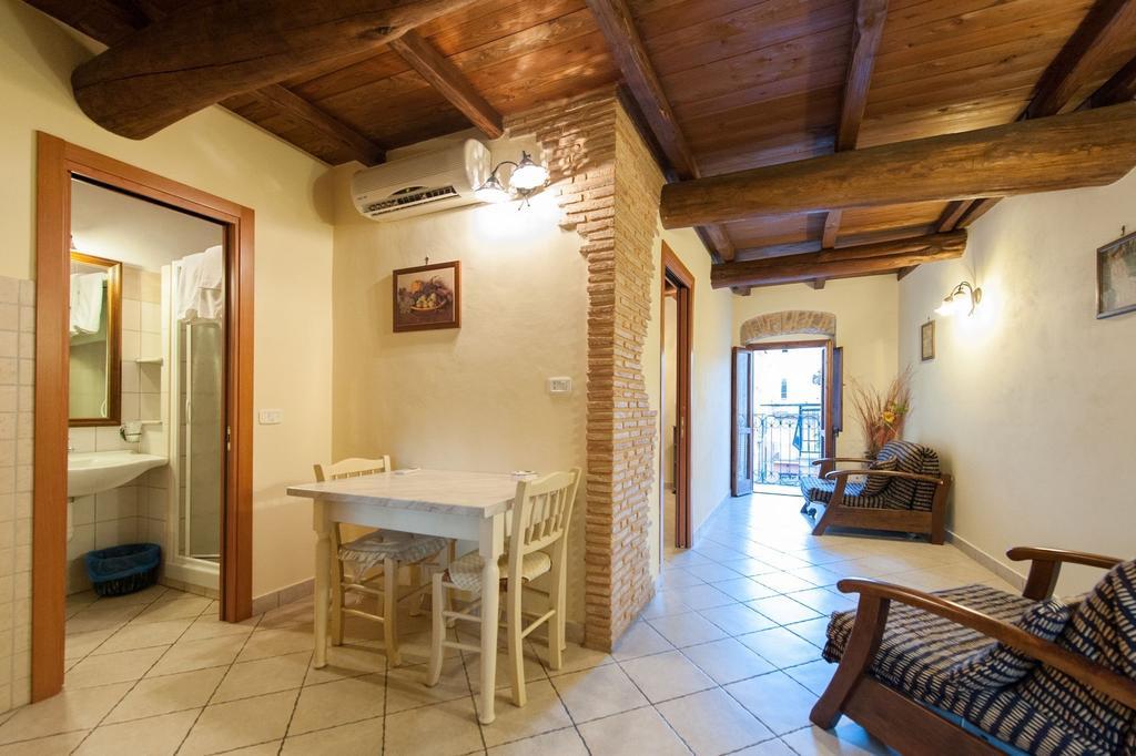 Bed And Breakfast Mblo Fondi Exterior photo
